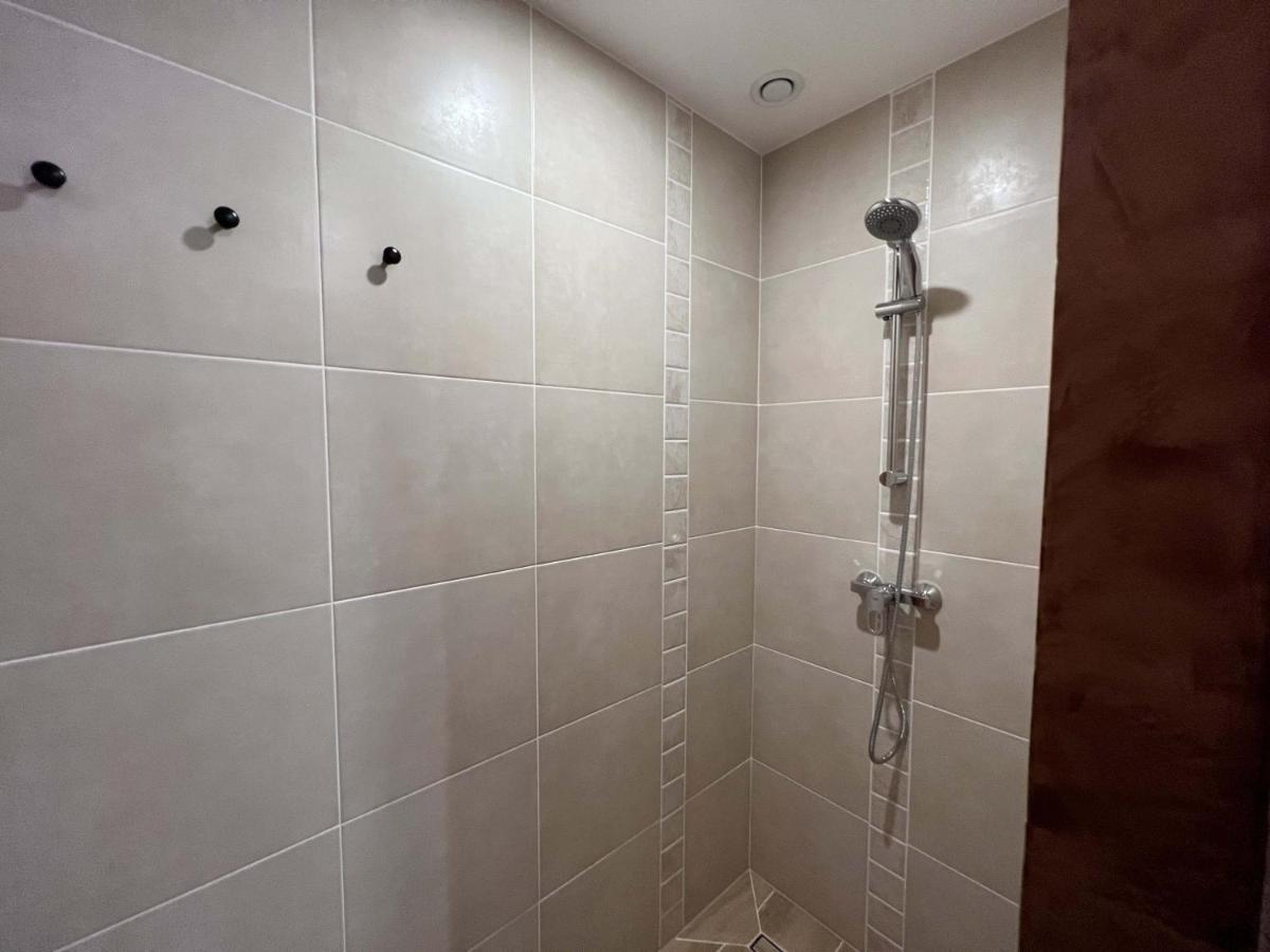 Bel Appartement Au Centre Du Vieux Joigny Exteriör bild