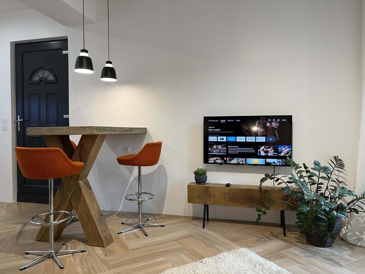 Bel Appartement Au Centre Du Vieux Joigny Exteriör bild