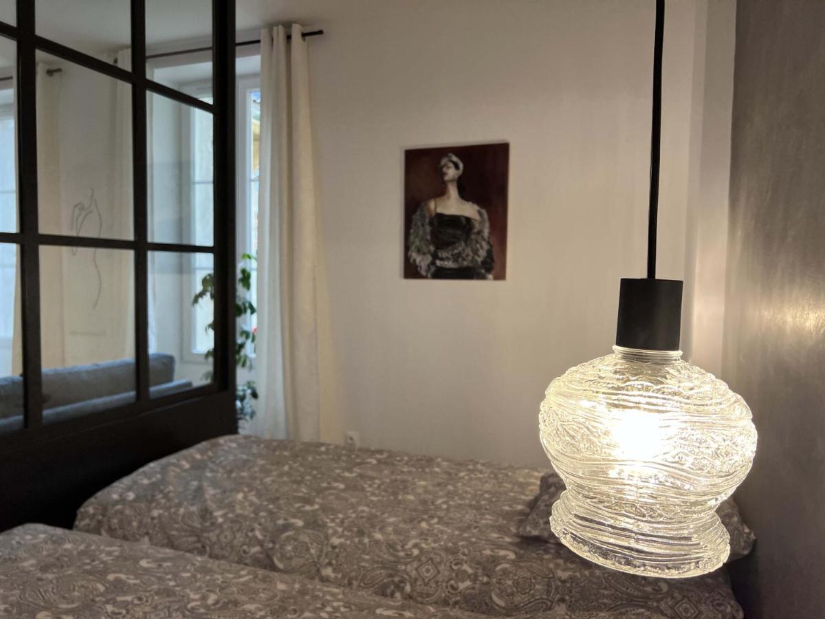 Bel Appartement Au Centre Du Vieux Joigny Exteriör bild