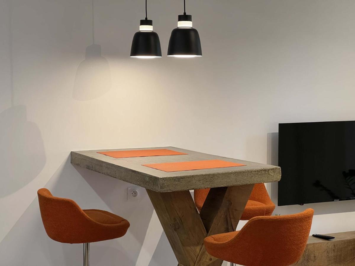 Bel Appartement Au Centre Du Vieux Joigny Exteriör bild
