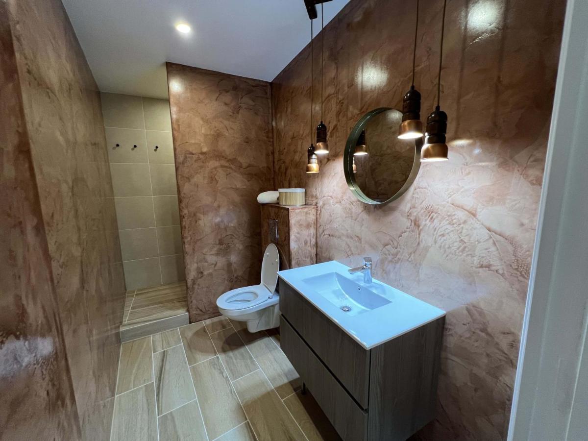 Bel Appartement Au Centre Du Vieux Joigny Exteriör bild