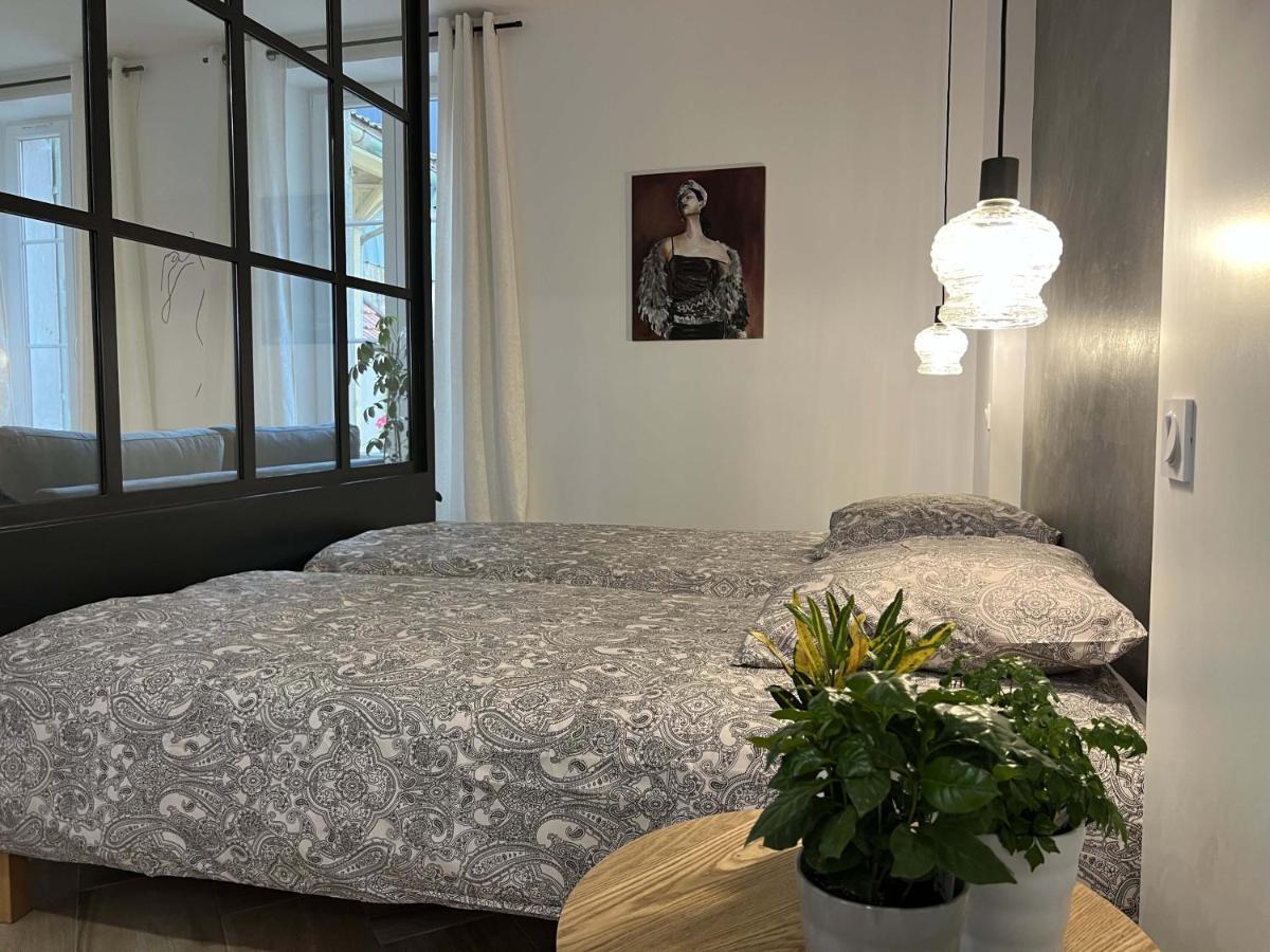 Bel Appartement Au Centre Du Vieux Joigny Exteriör bild