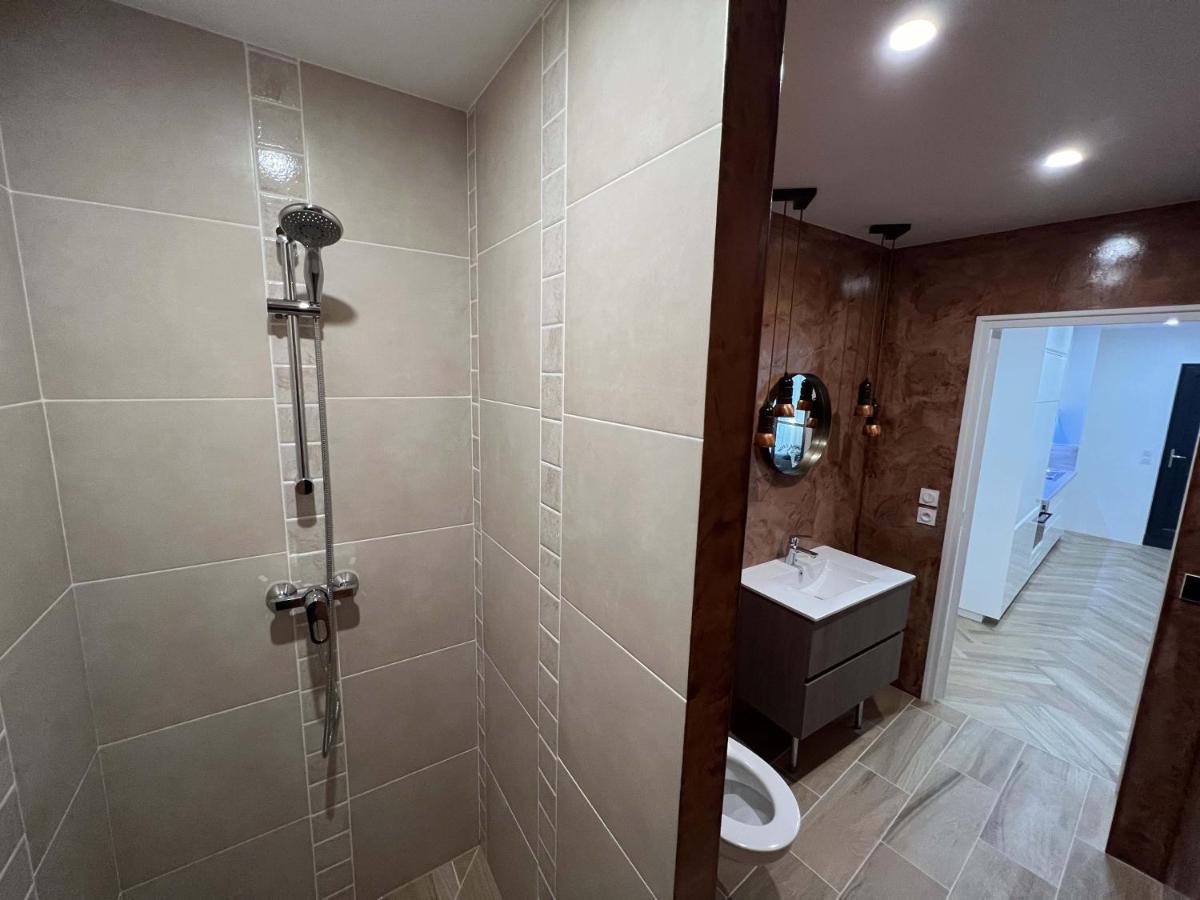 Bel Appartement Au Centre Du Vieux Joigny Exteriör bild
