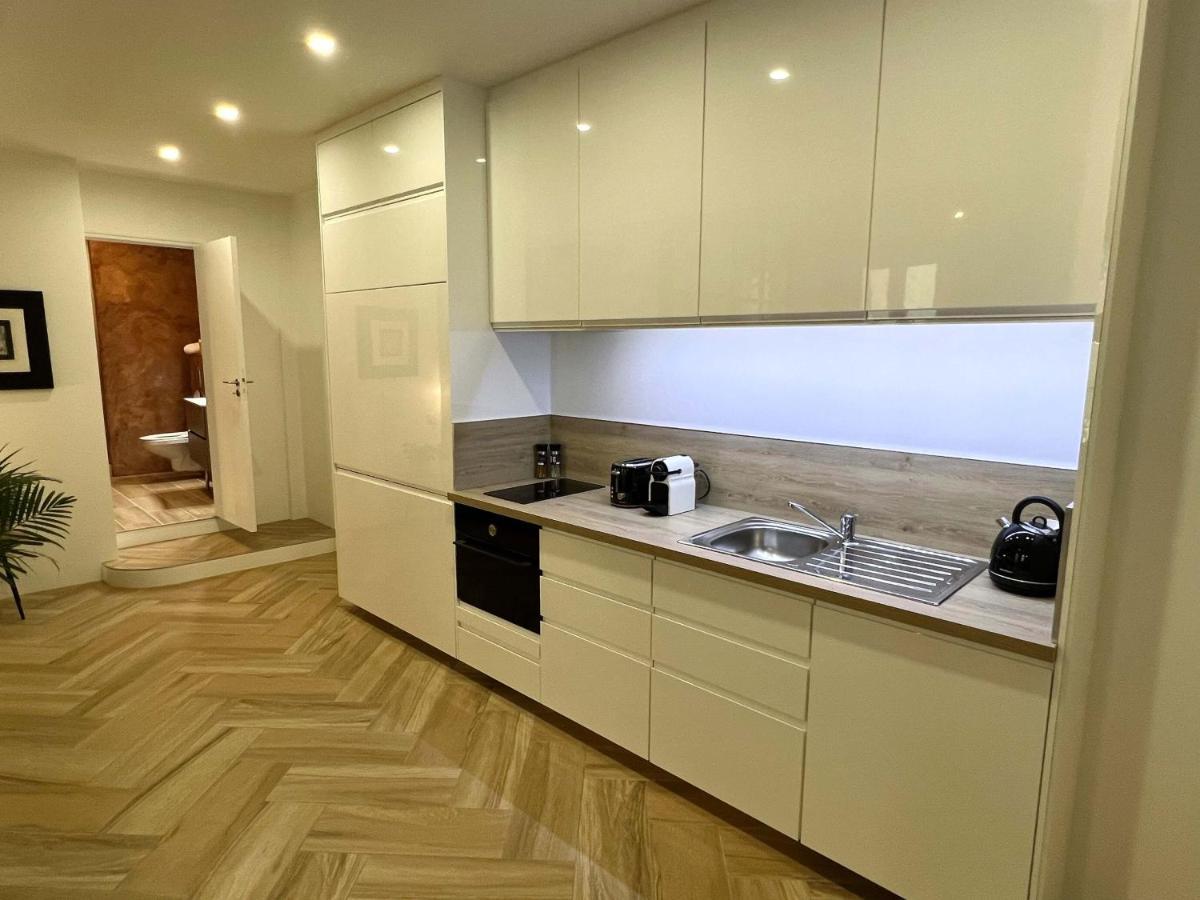 Bel Appartement Au Centre Du Vieux Joigny Exteriör bild